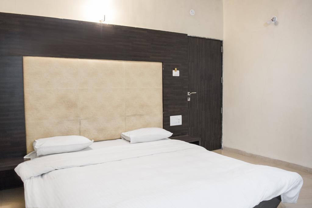 Skyinn Bungalow 马哈巴莱斯赫瓦尔 外观 照片