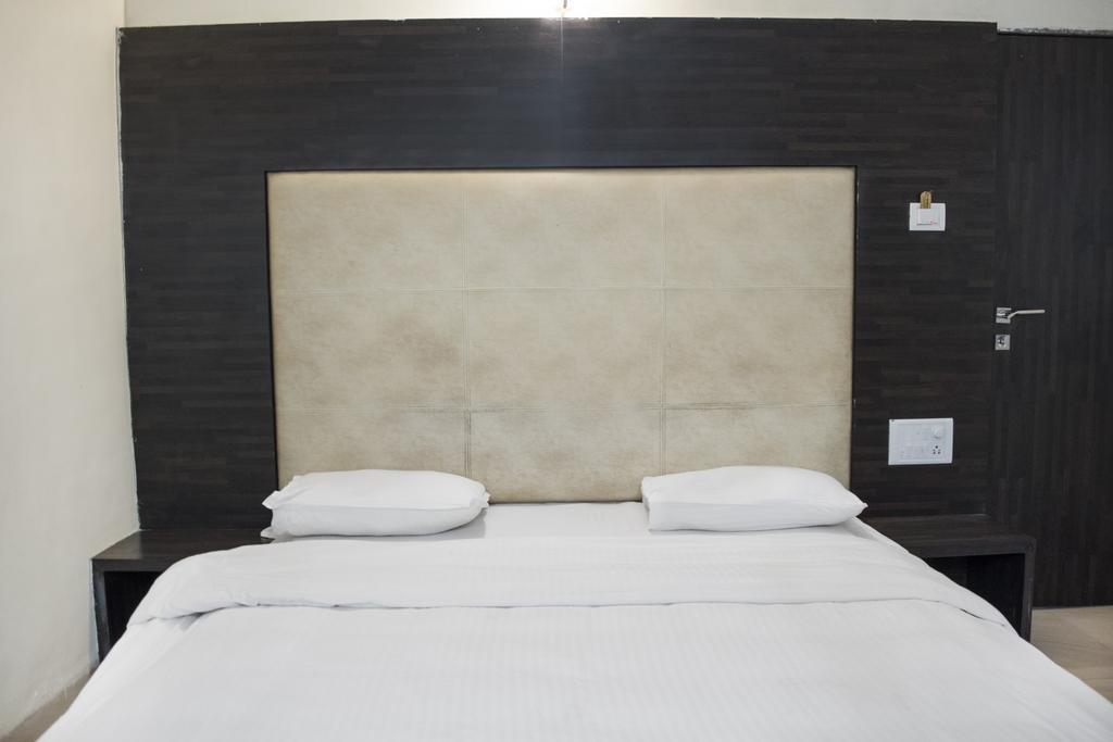 Skyinn Bungalow 马哈巴莱斯赫瓦尔 外观 照片